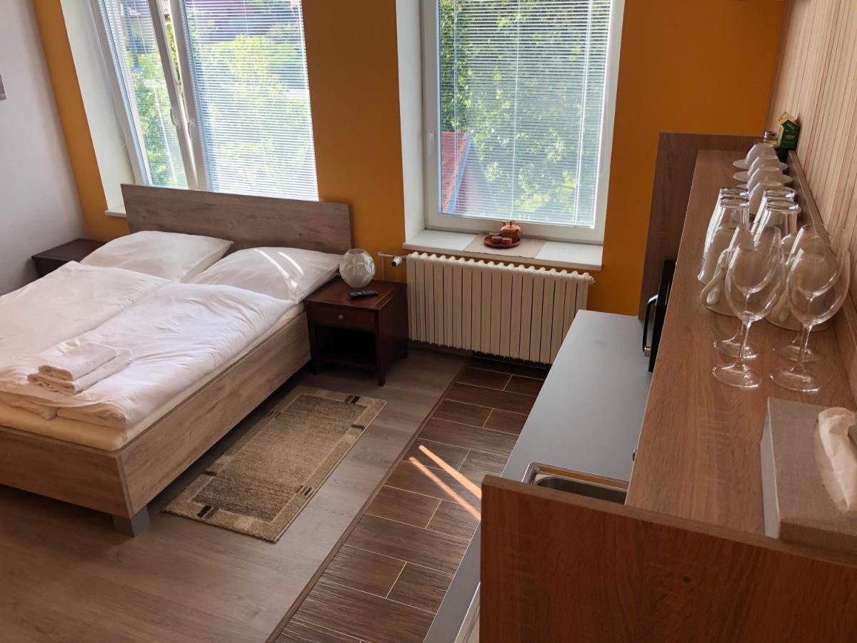 Dnm Inn Korycany 外观 照片
