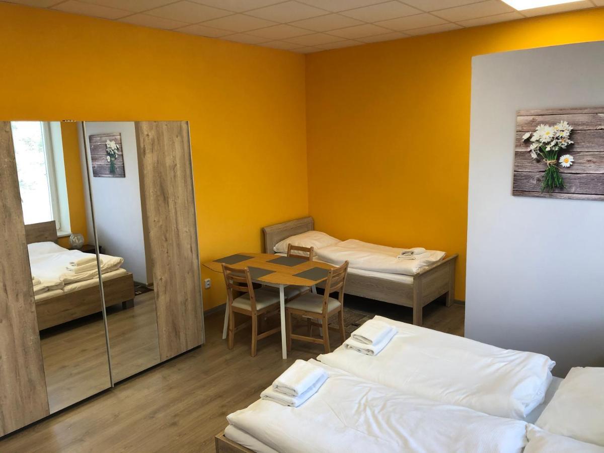 Dnm Inn Korycany 外观 照片