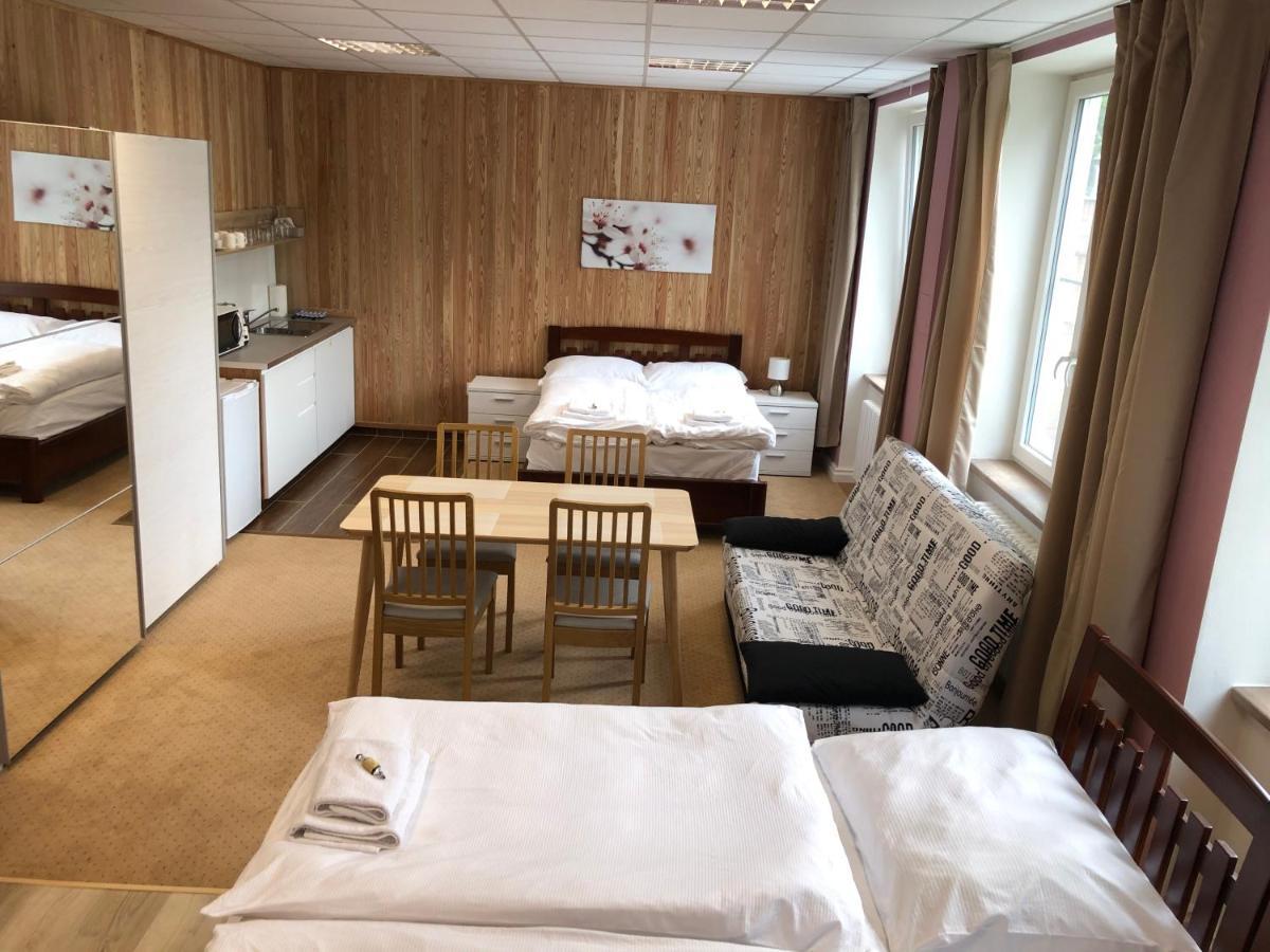 Dnm Inn Korycany 外观 照片