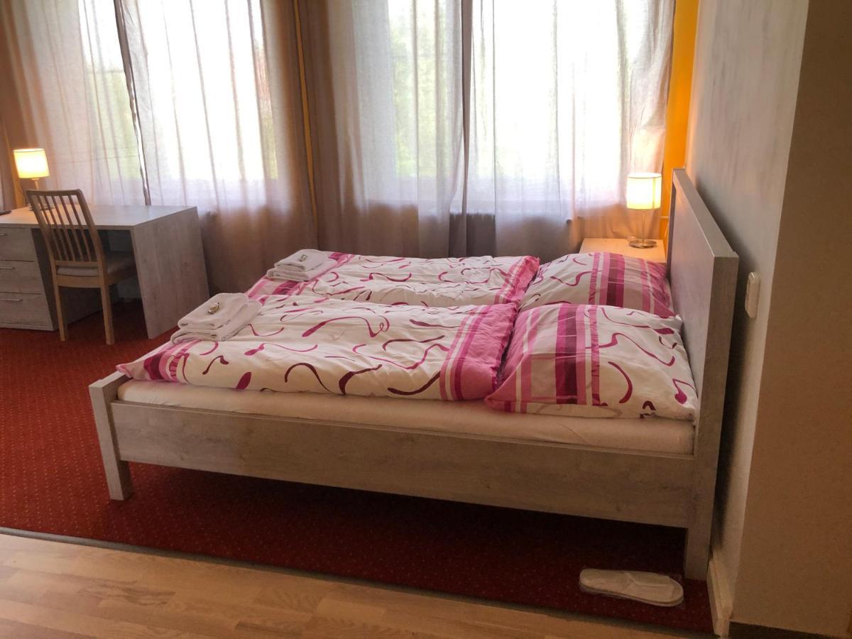 Dnm Inn Korycany 外观 照片