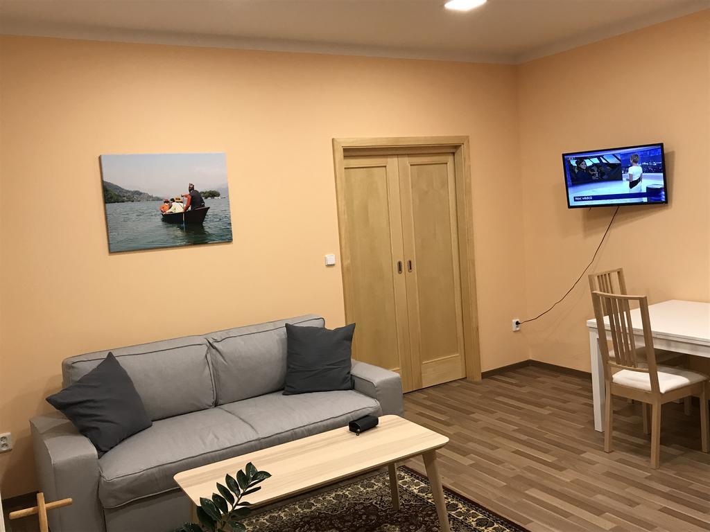Dnm Inn Korycany 外观 照片