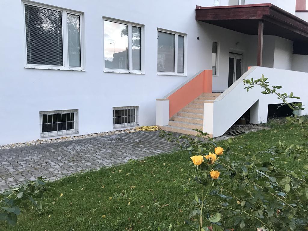 Dnm Inn Korycany 外观 照片