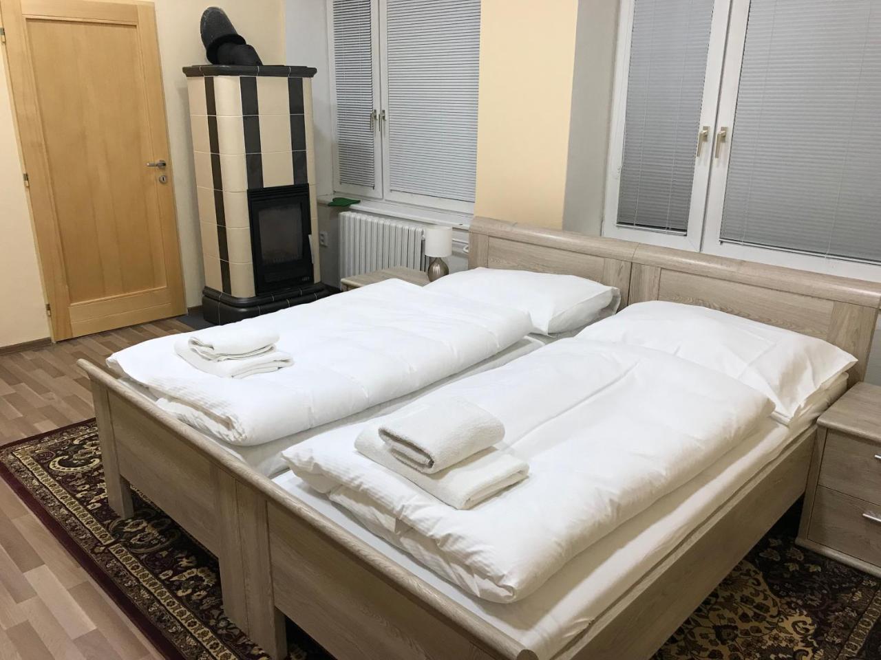 Dnm Inn Korycany 外观 照片